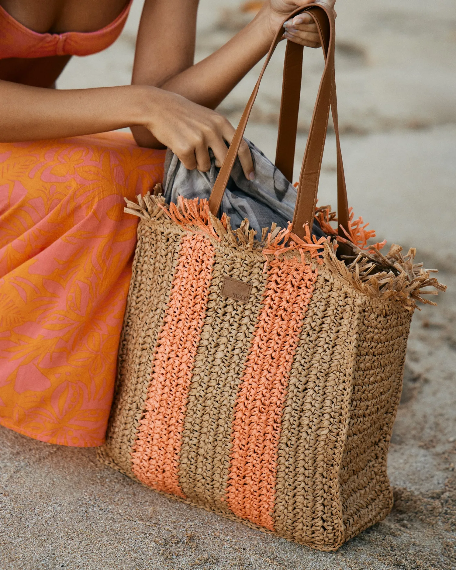 wide_eyed_palms_woven_bea_3.webp Roxy Wide Eyed Palms Woven Beach Bag | Handbags
